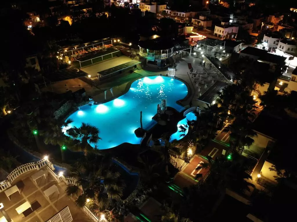 فونیکس هتل بدروم